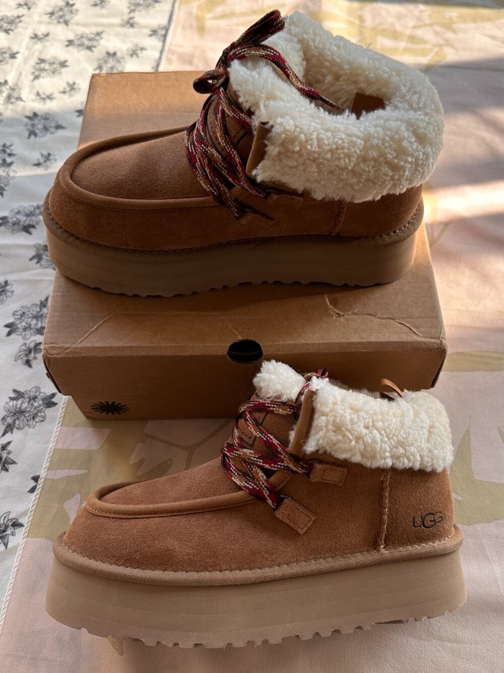 Ugg Neumel Boot With Checkered Laces And Fleece Lining (Chestnut)